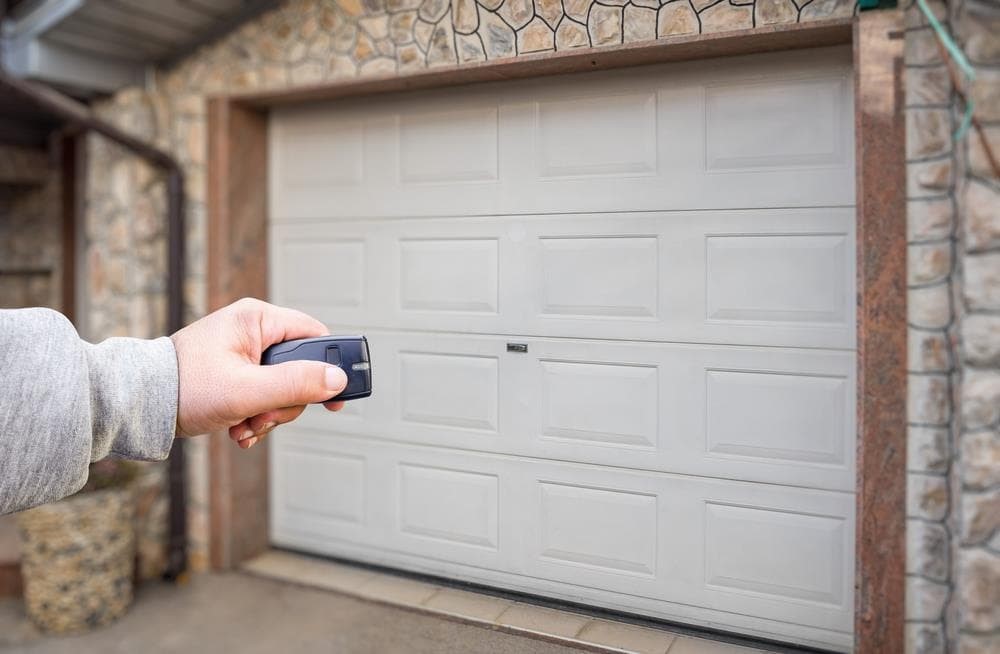 Cómo elegir la puerta automática perfecta para tu hogar o negocio