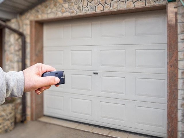 Cómo elegir la puerta automática perfecta para tu hogar o negocio